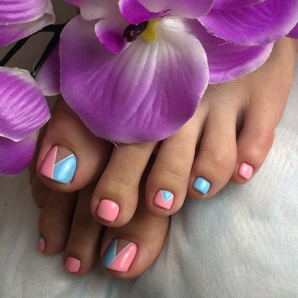 Педикюр розовый фуксия