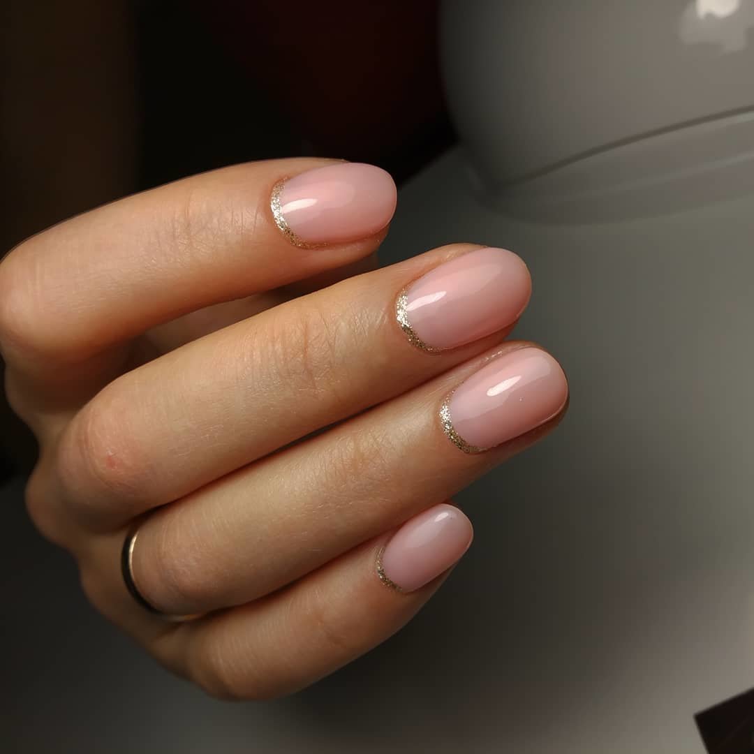 Маникюр на короткие ногти классический однотонный
