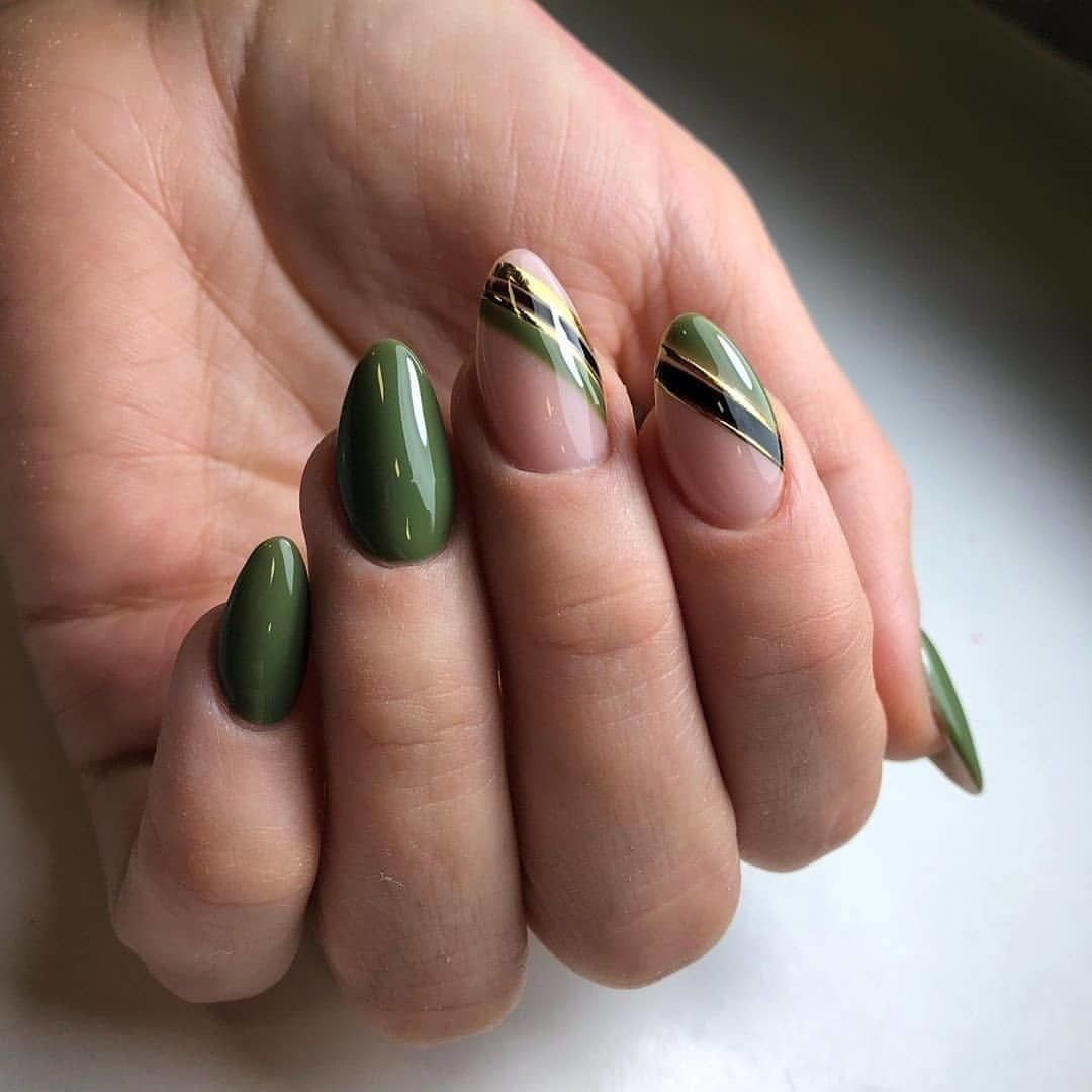 Фисташковый маникюр миндаль