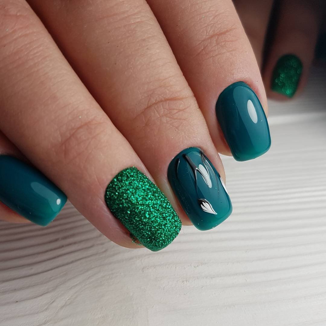 Сине зеленый маникюр на короткие ногти