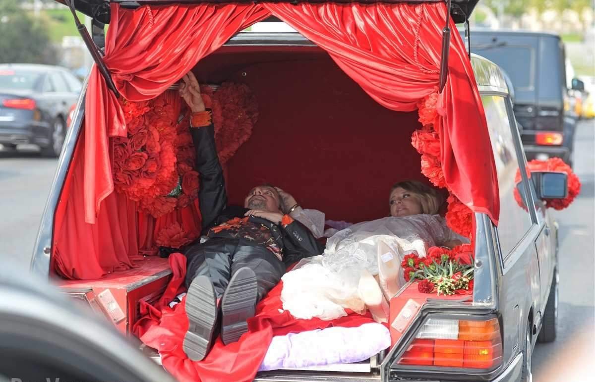 Свадьба Ксении Собчак в гробах