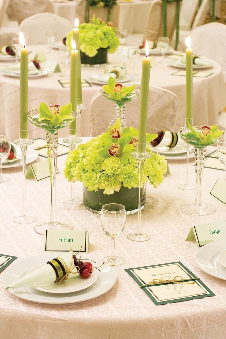 Украшение стола в зеленом цвете