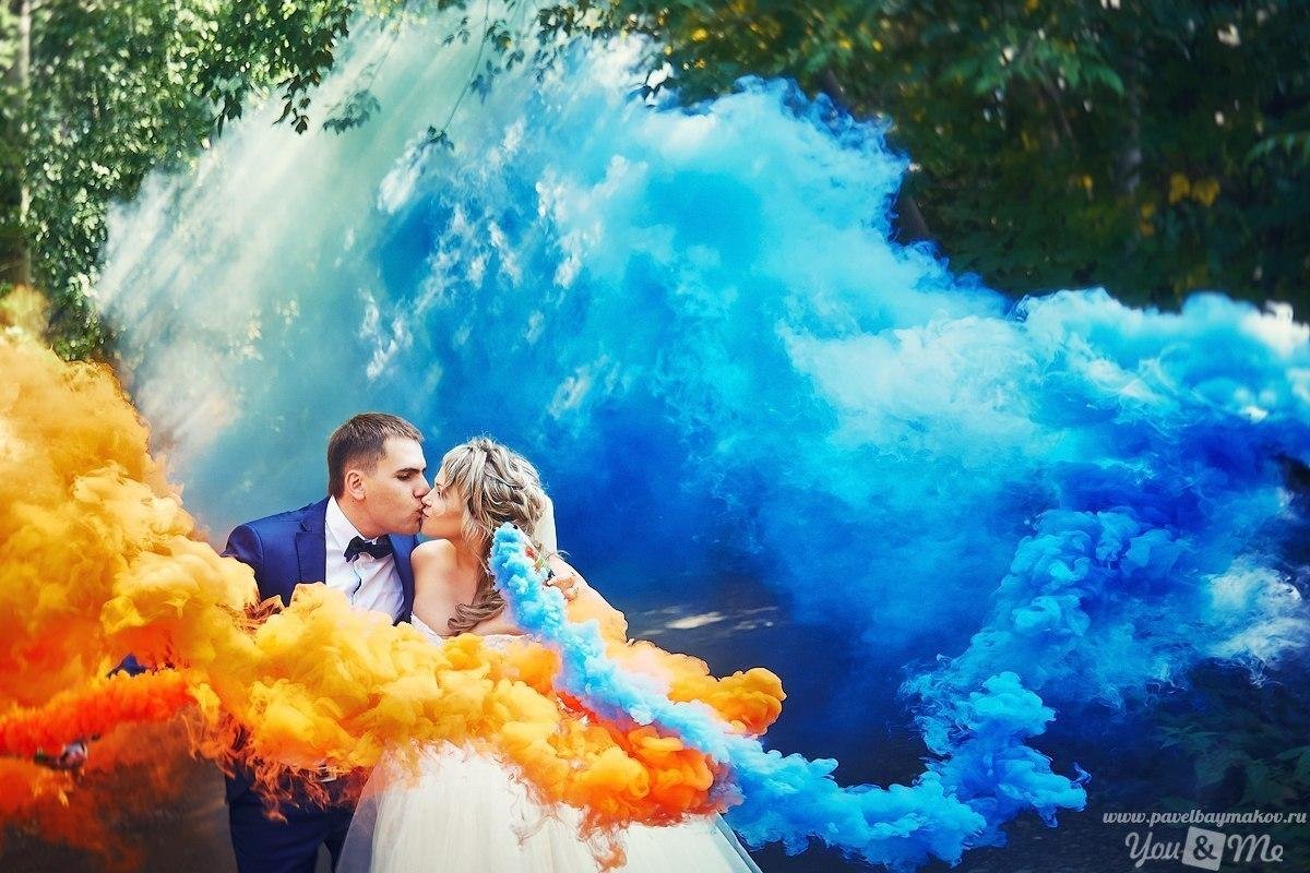 Свадебная фотосессия с цветным дымом
