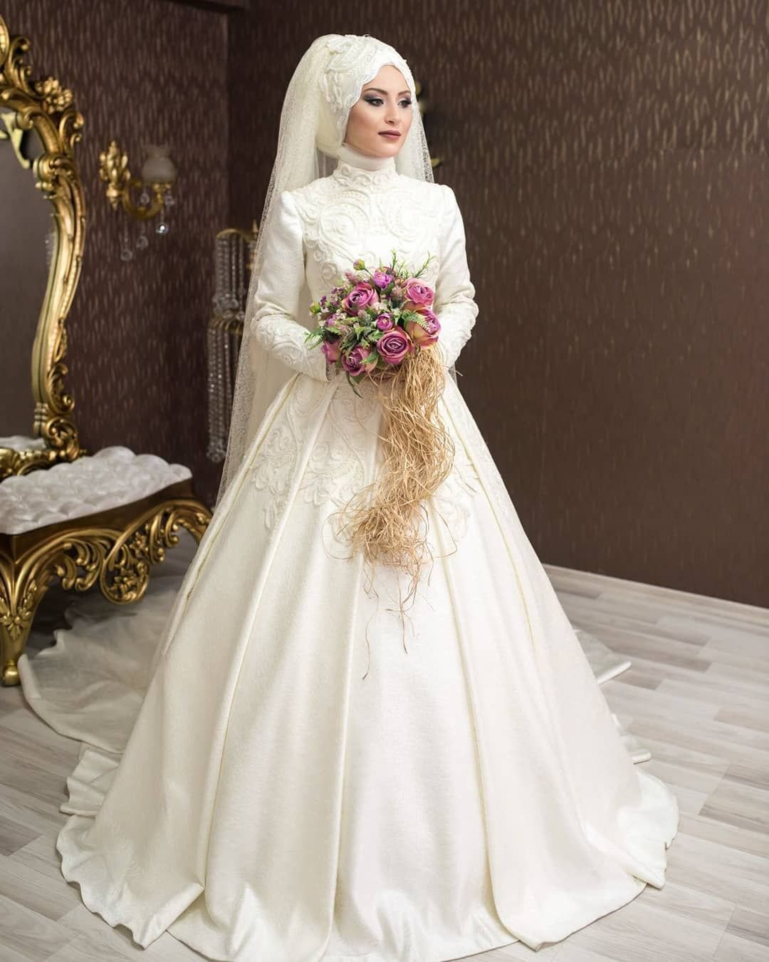 Турецкая актриса Дениз Байсал