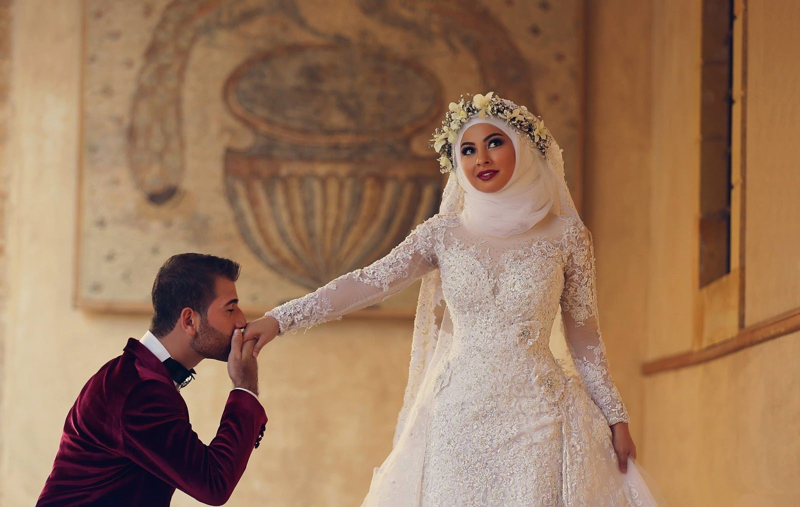 Первая брачная ночь в исламе. Турецкий свадебный наряд. Мусульманские Свадебные платья. Свадьба арабов. Свадьба в ОАЭ.