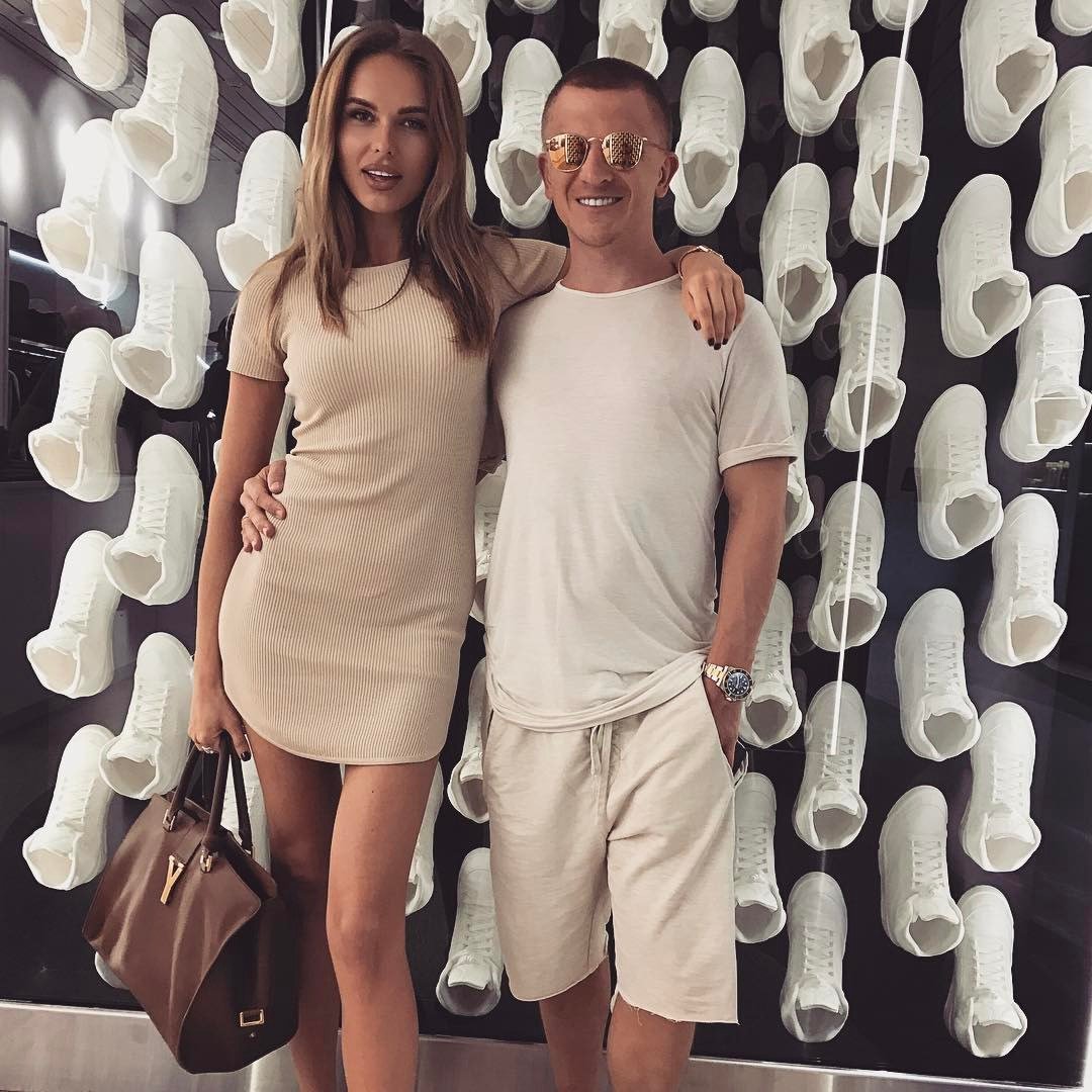Ханна ее муж и ребенок