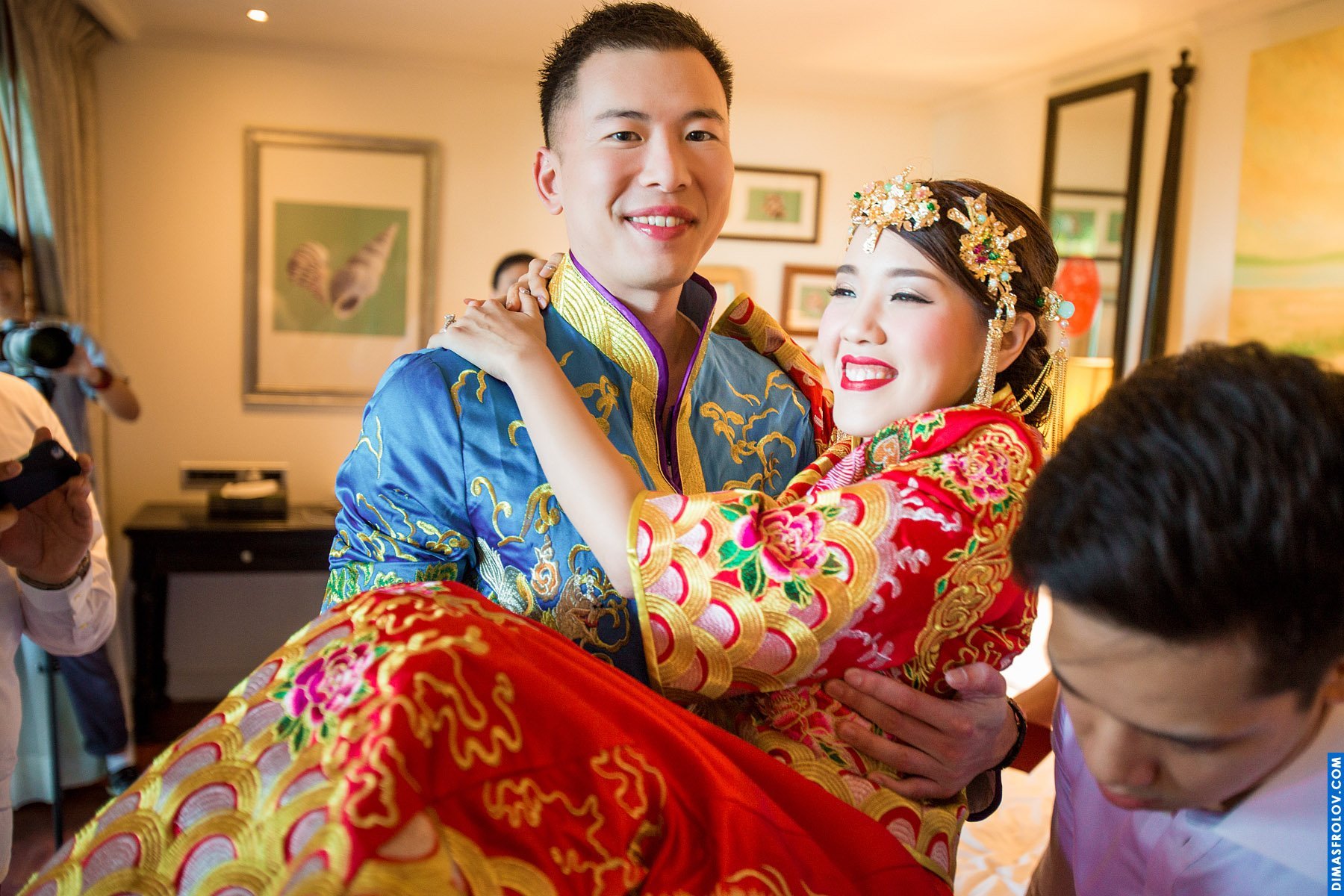 Китайский жених. Свадьба в Китае. Традиционная китайская свадьба. Китайские Свадебные традиции. Свадебные обычаи в Китае.