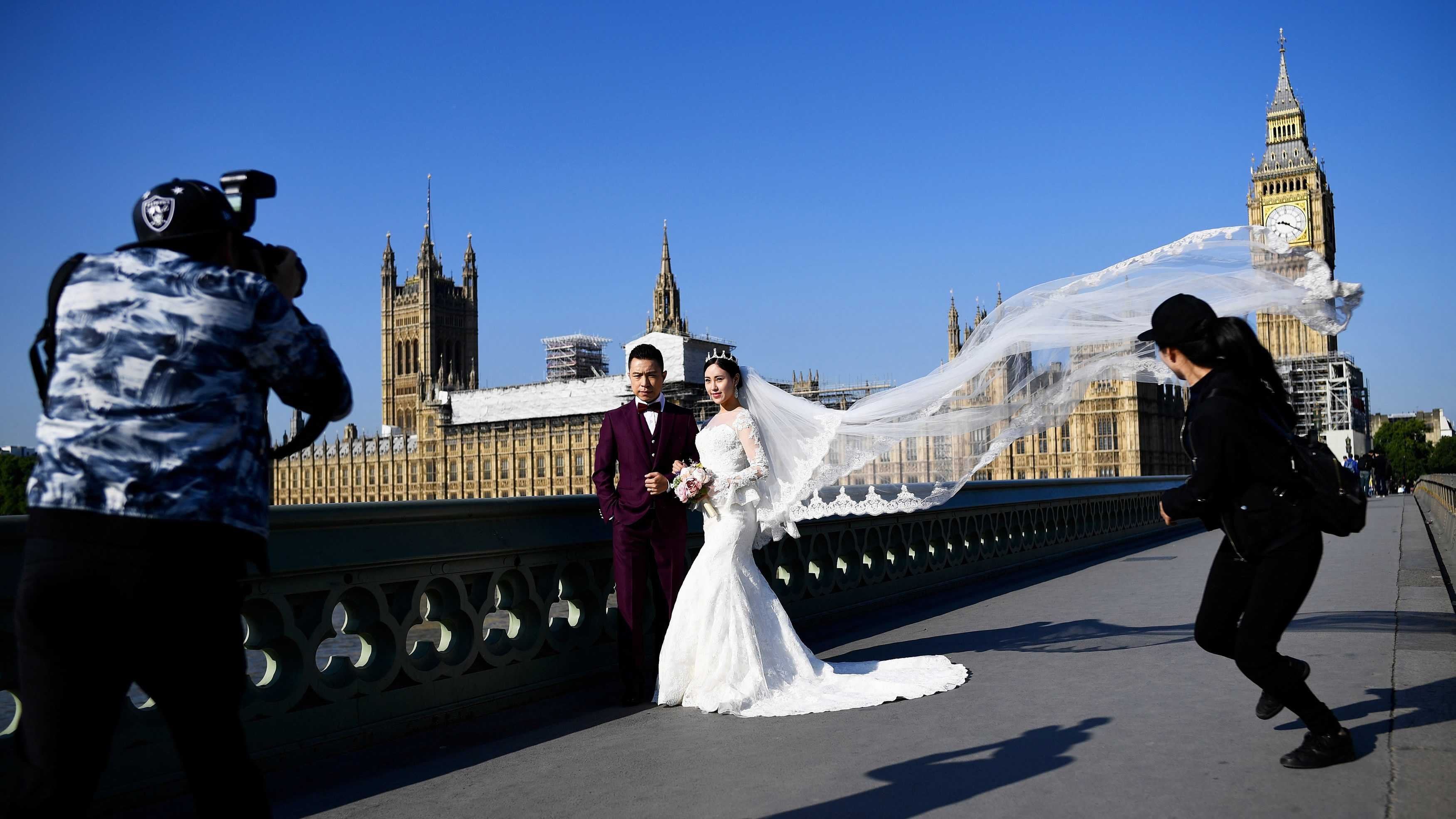 В январе 2017 из китая в лондон. Свадебная фотосессия в Китае. Китайские Свадебные фотосессии. Свадьба в Лондоне. Красивая свадьбе в Китае.