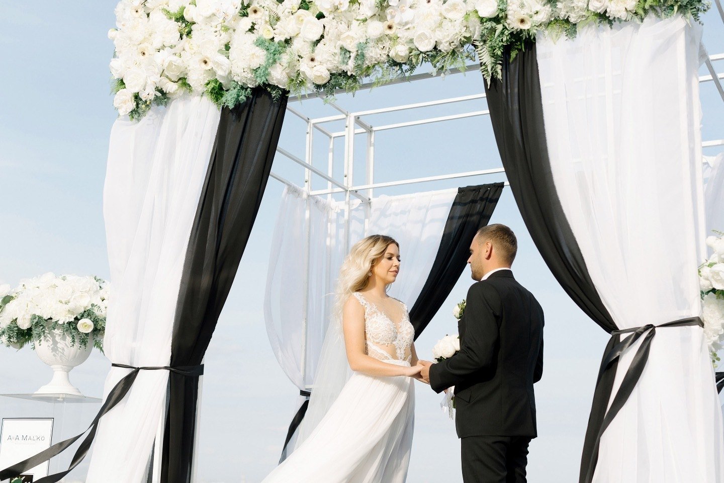 White wedding. Свадьба. Свадьба в белом стиле. Свадьба в черном цвете. Черно белая свадьба.