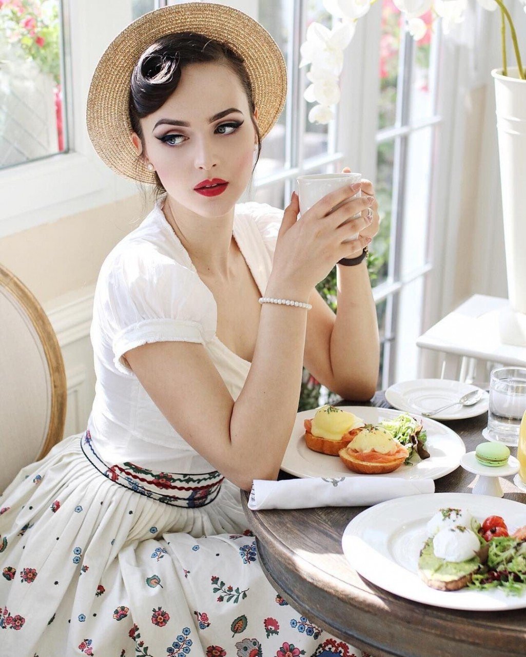 Лена Хошек