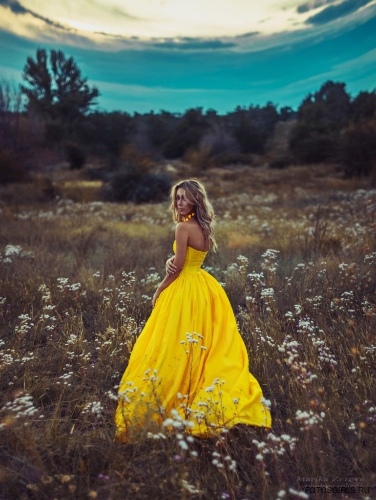 Красно желтое платье
