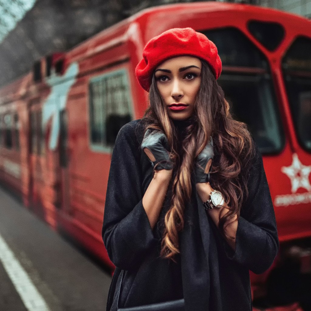 Девушка в Красном берете