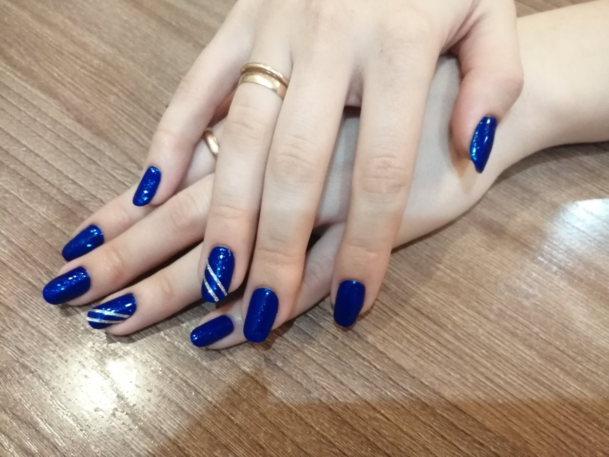 Ногти синие матовые длинные