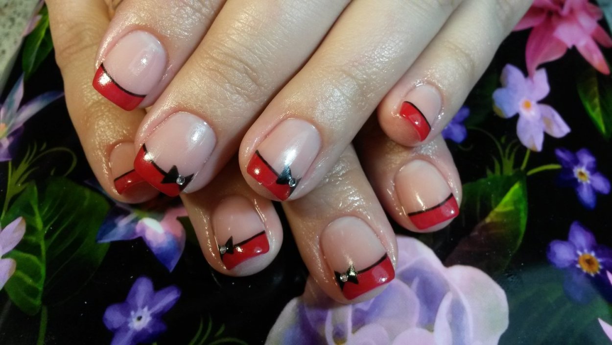 Розовые ногти с сердечком