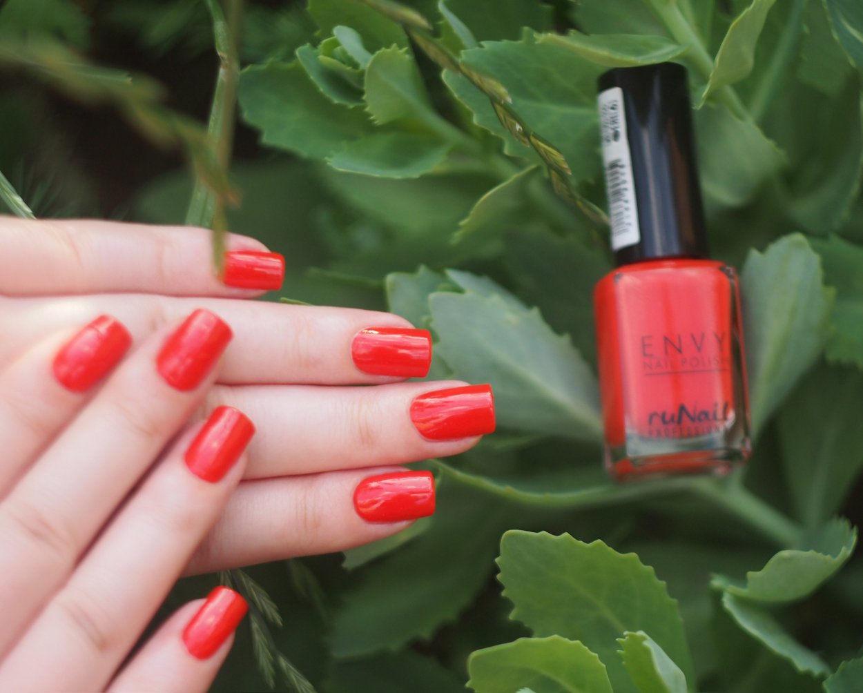 Essie бордо
