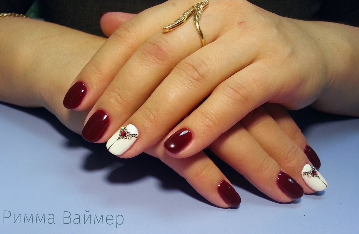 Френч с бордовым лаком