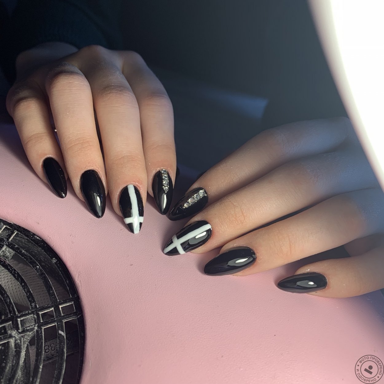 Дизайн черных нарощенных ногтей