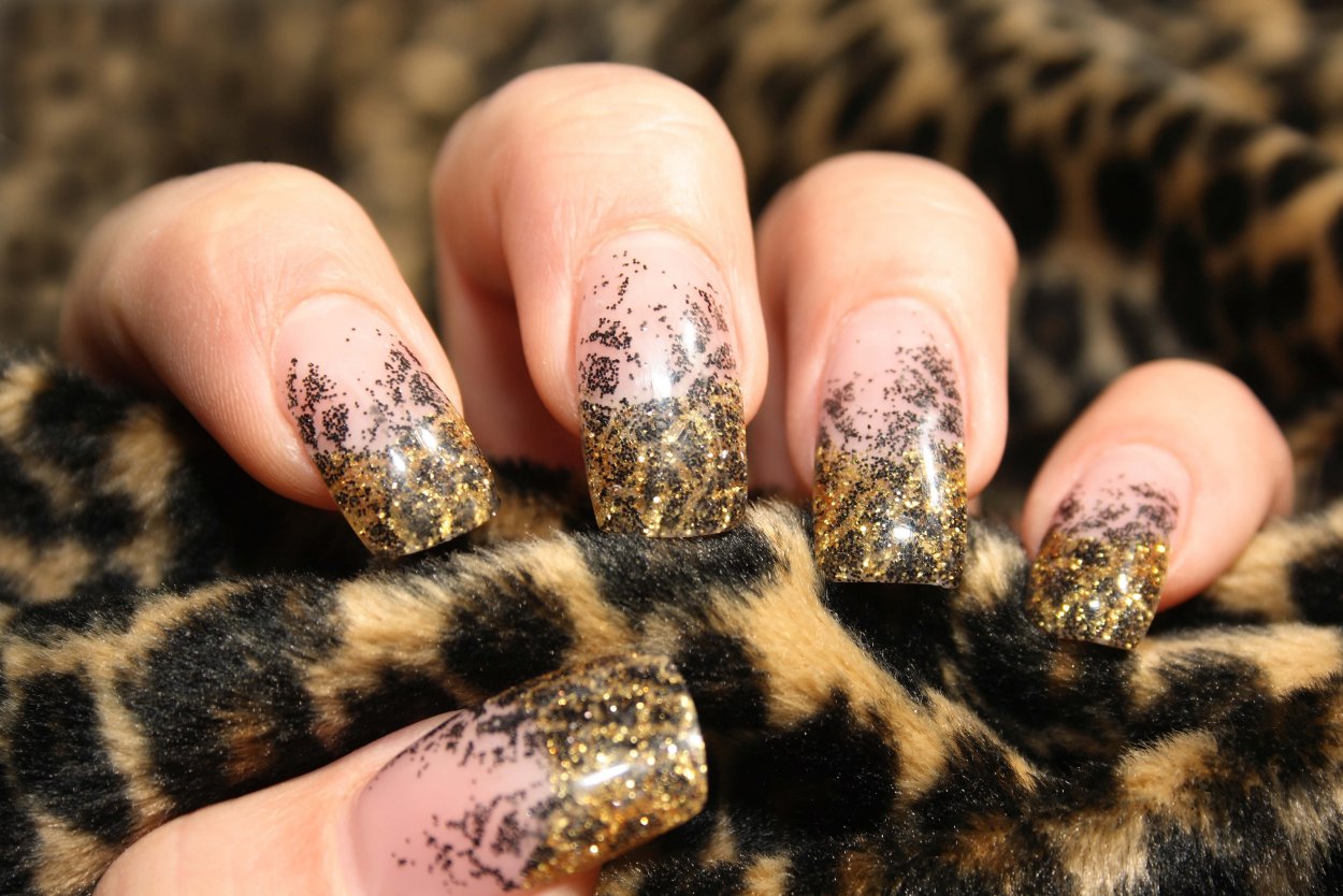 Тигровый френч на ногтях