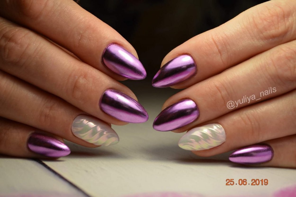 Фиолетовые ногти с втиркой