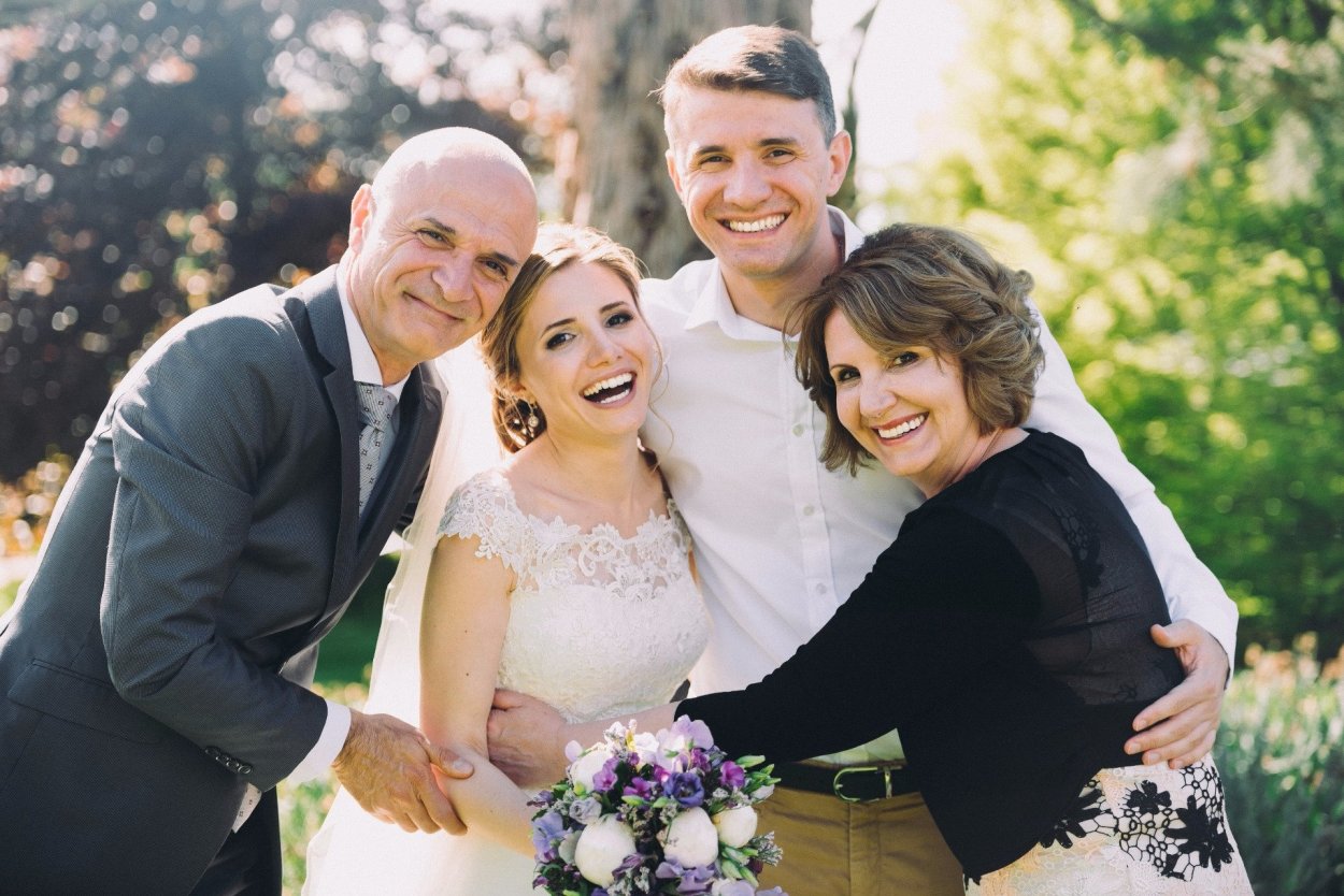 Жених и невеста с родителями