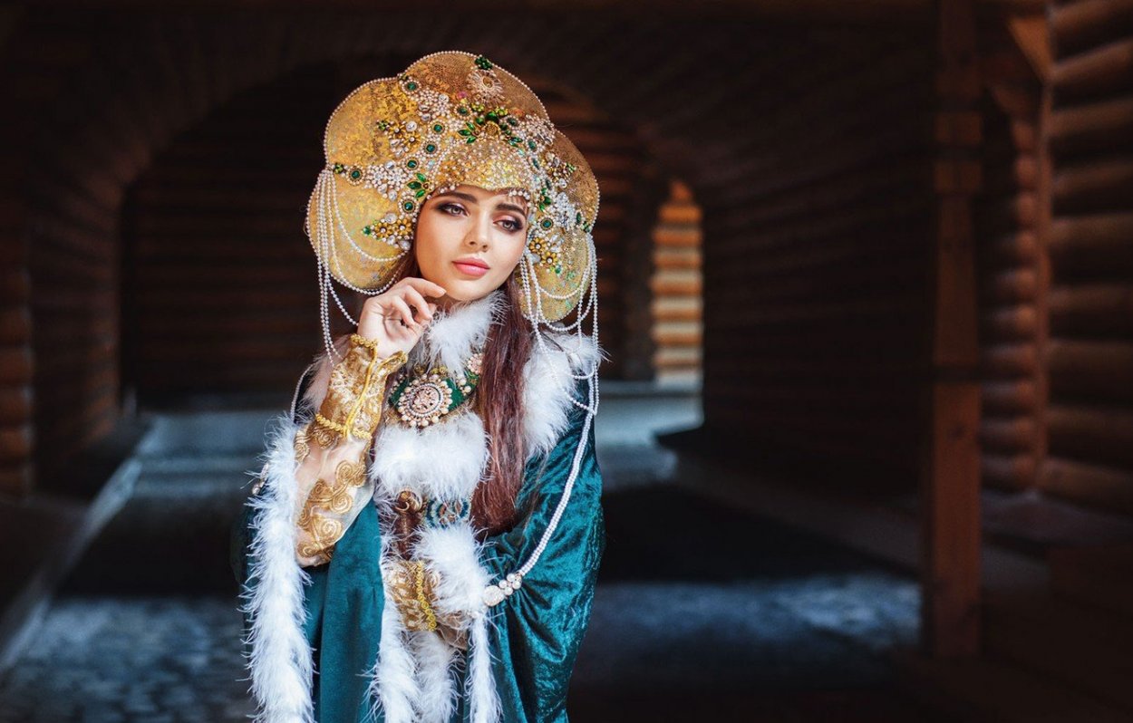 Русская красавица в кокошнике
