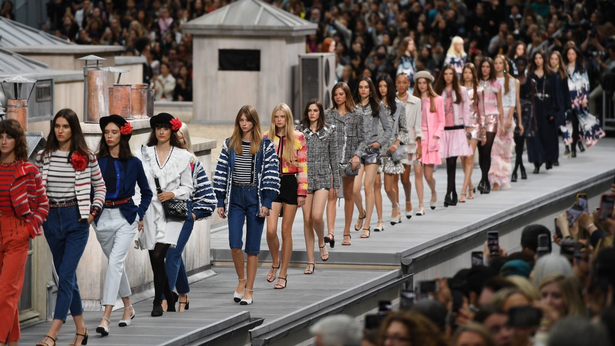 Мода Париж Catwalk