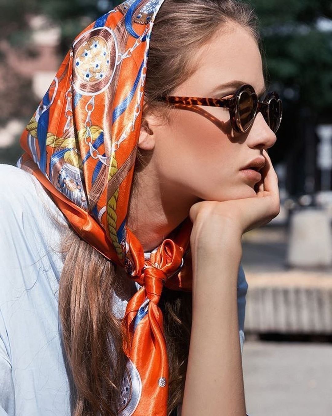 Красная бандана на голову женская