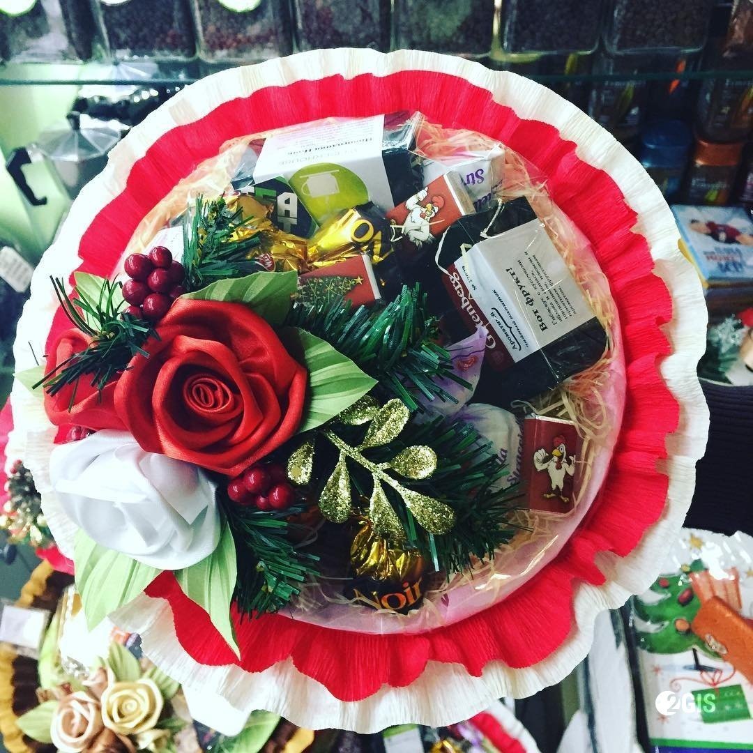 Новогодние букеты из конфет и чая