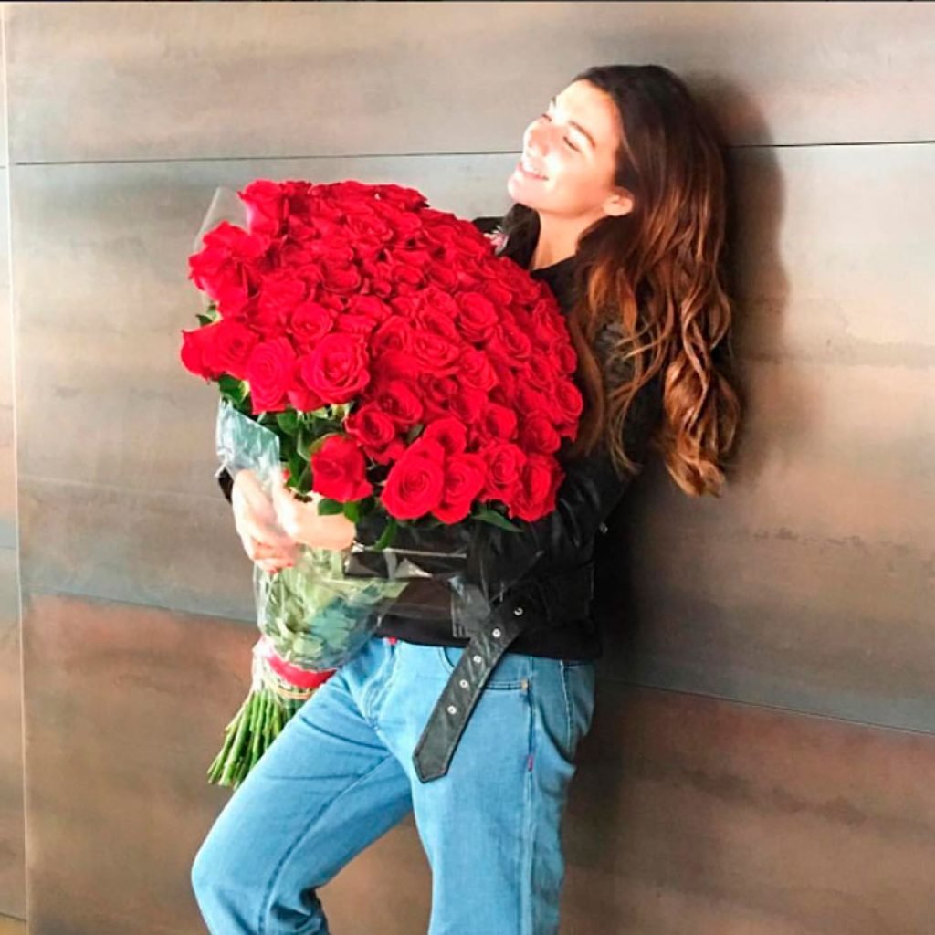 Анна Седокова с цветами