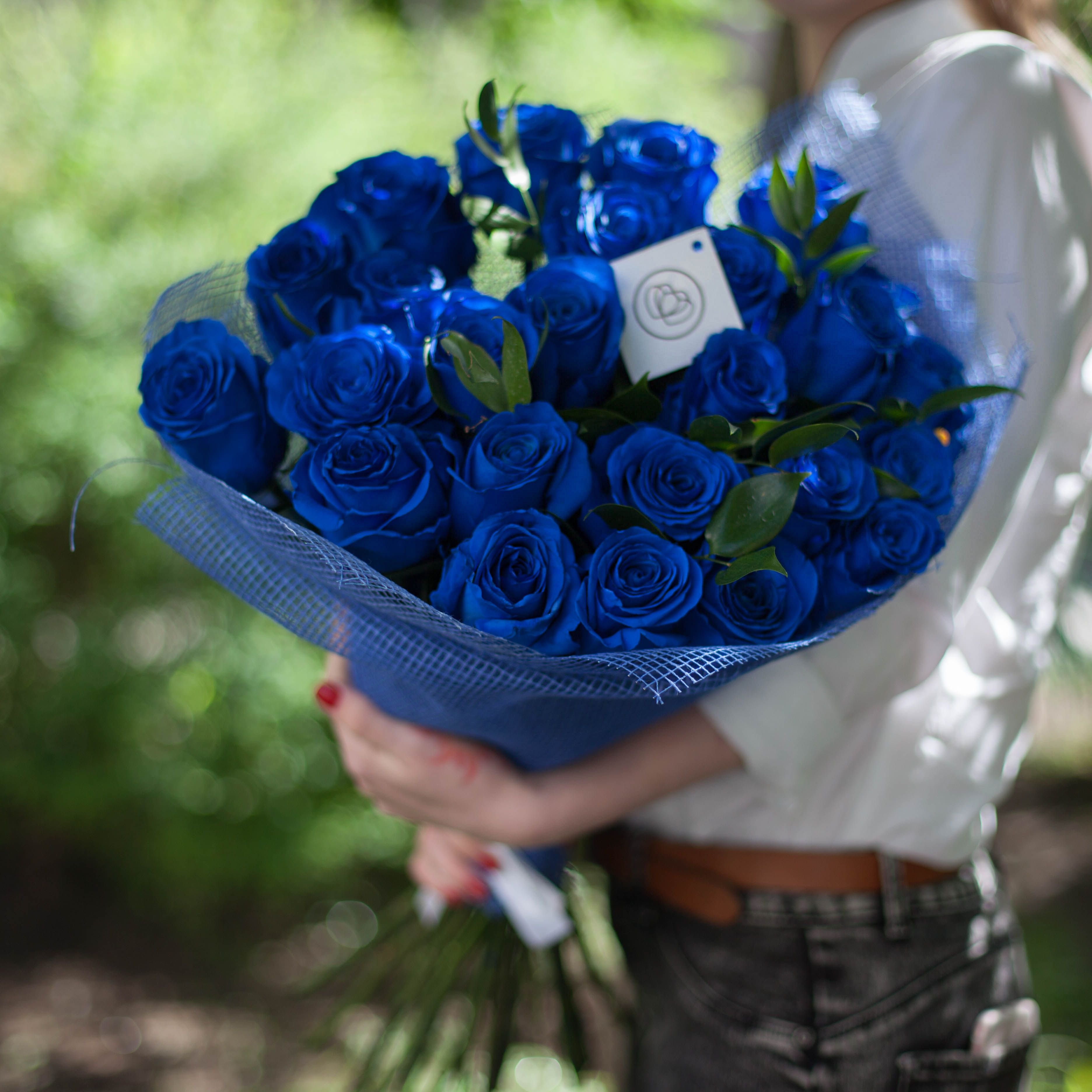 Букет в синем цвете. Синие кустовые розы. Голубые кустовые розы.