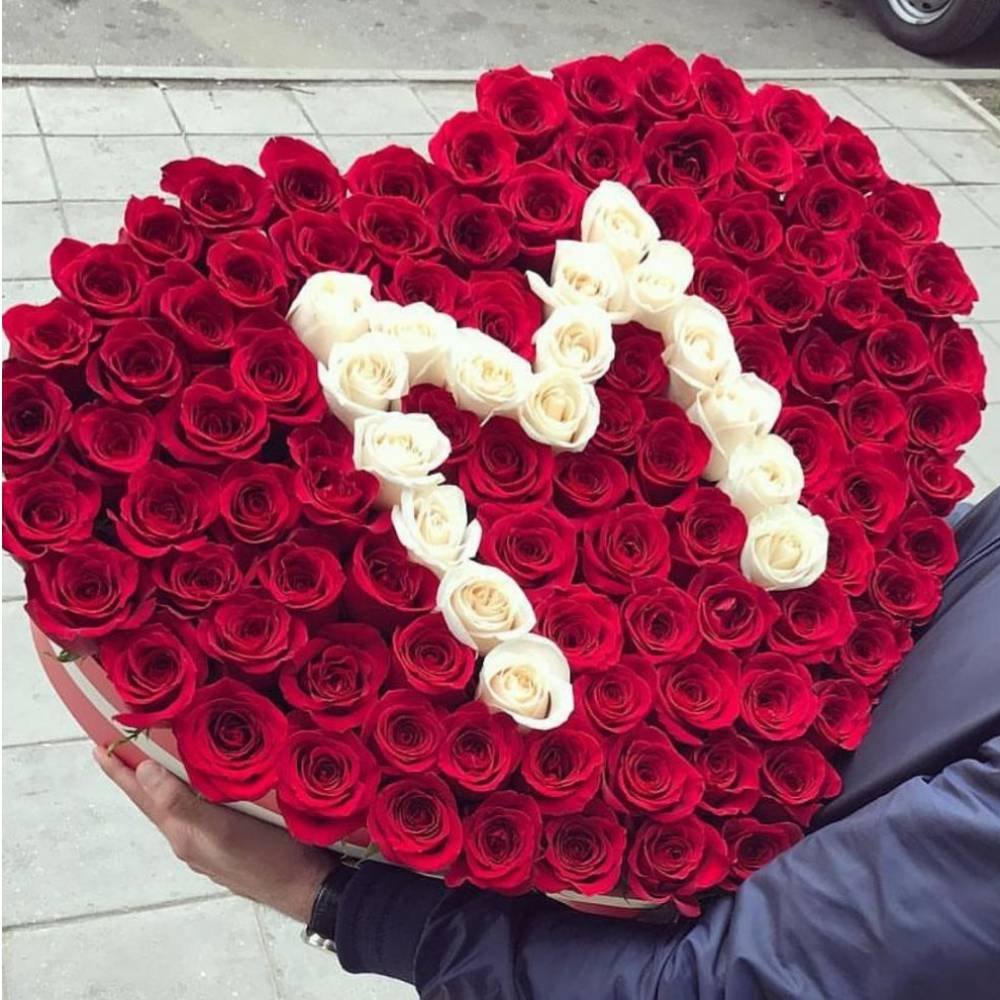 Букет с буквой м