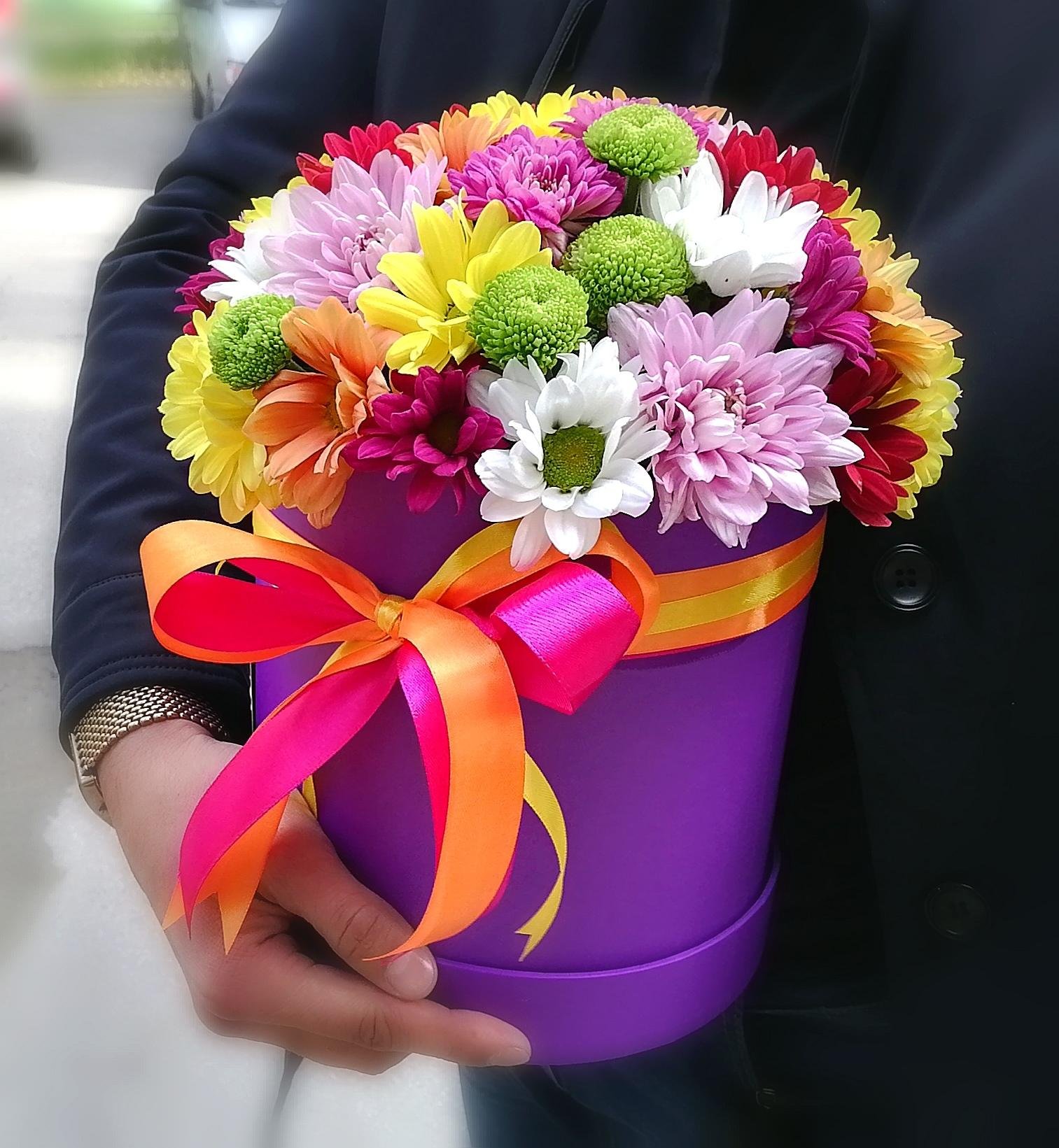 Композиция с хризантемами в коробке купить дешевые цветы в белгороде