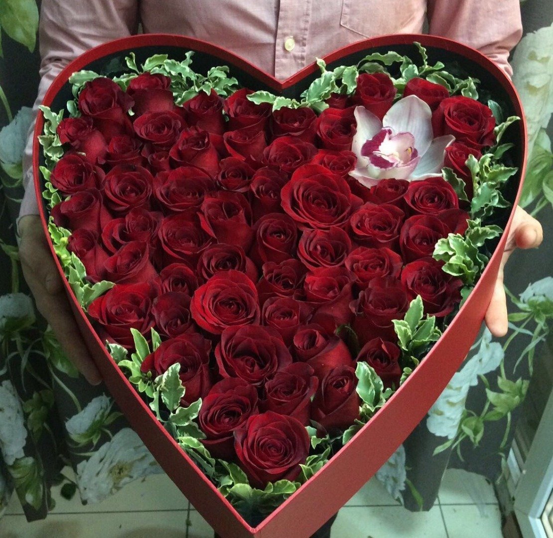 Букет роз в виде сердца
