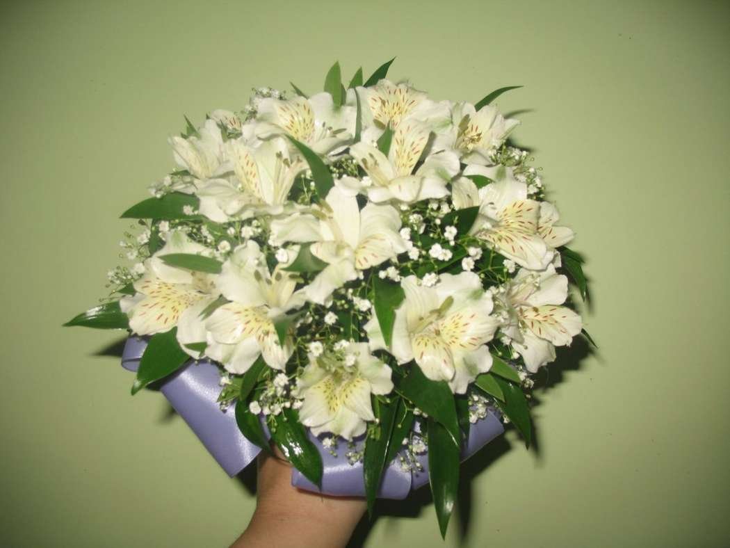 Букет 15 альстромерий
