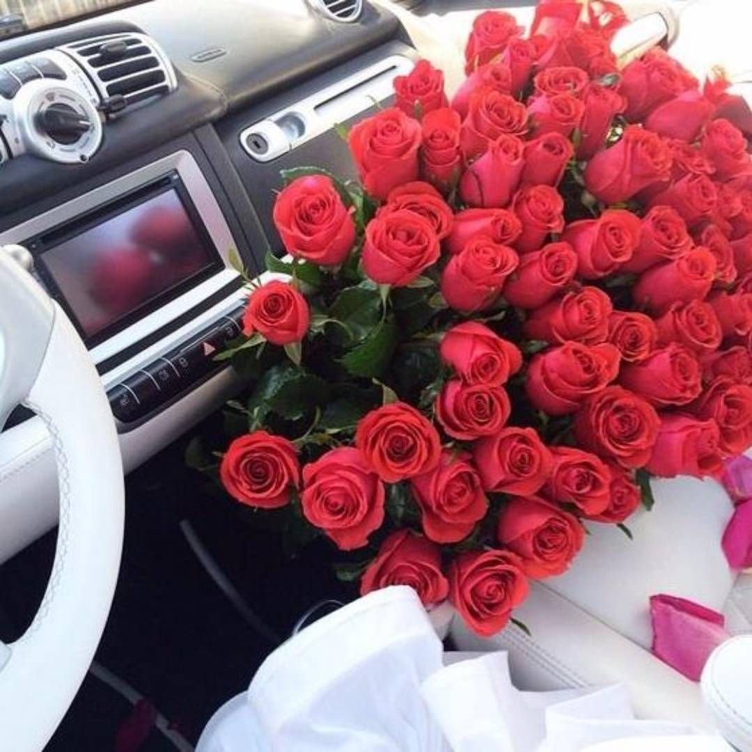 Цветы в салоне автомобиля