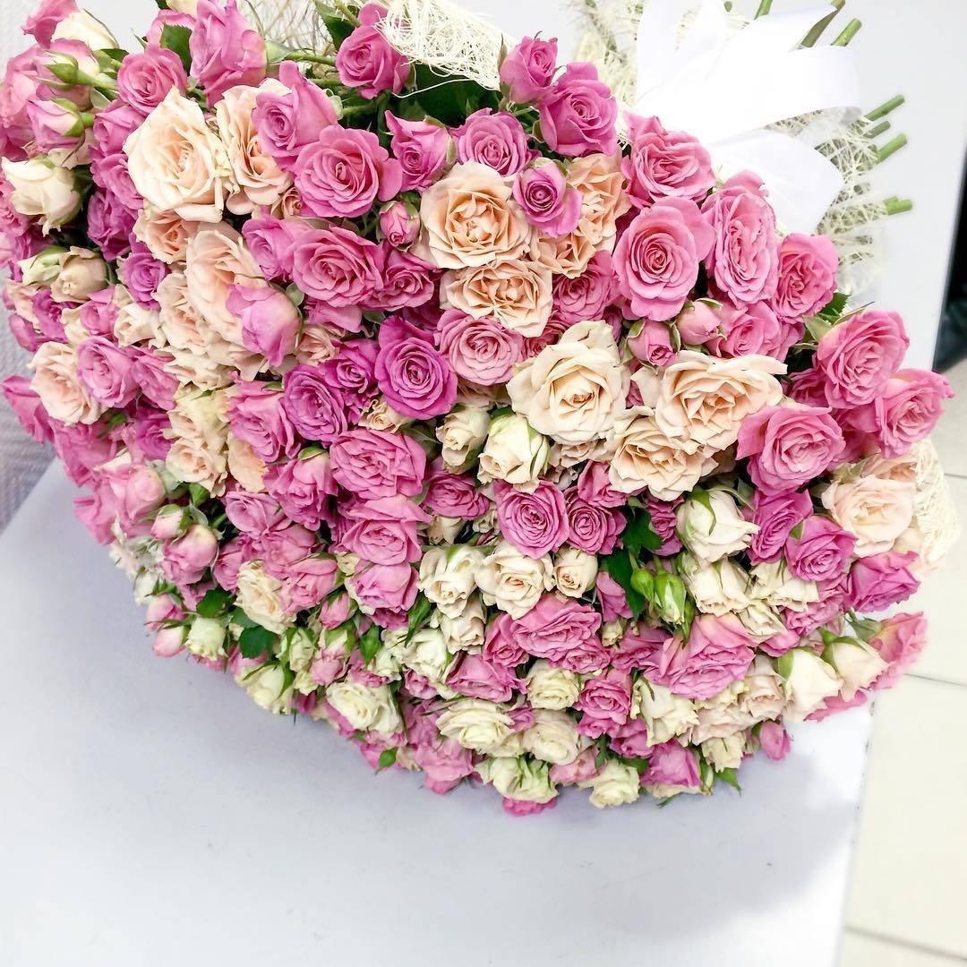 Фото букетов из роз кустовых роз