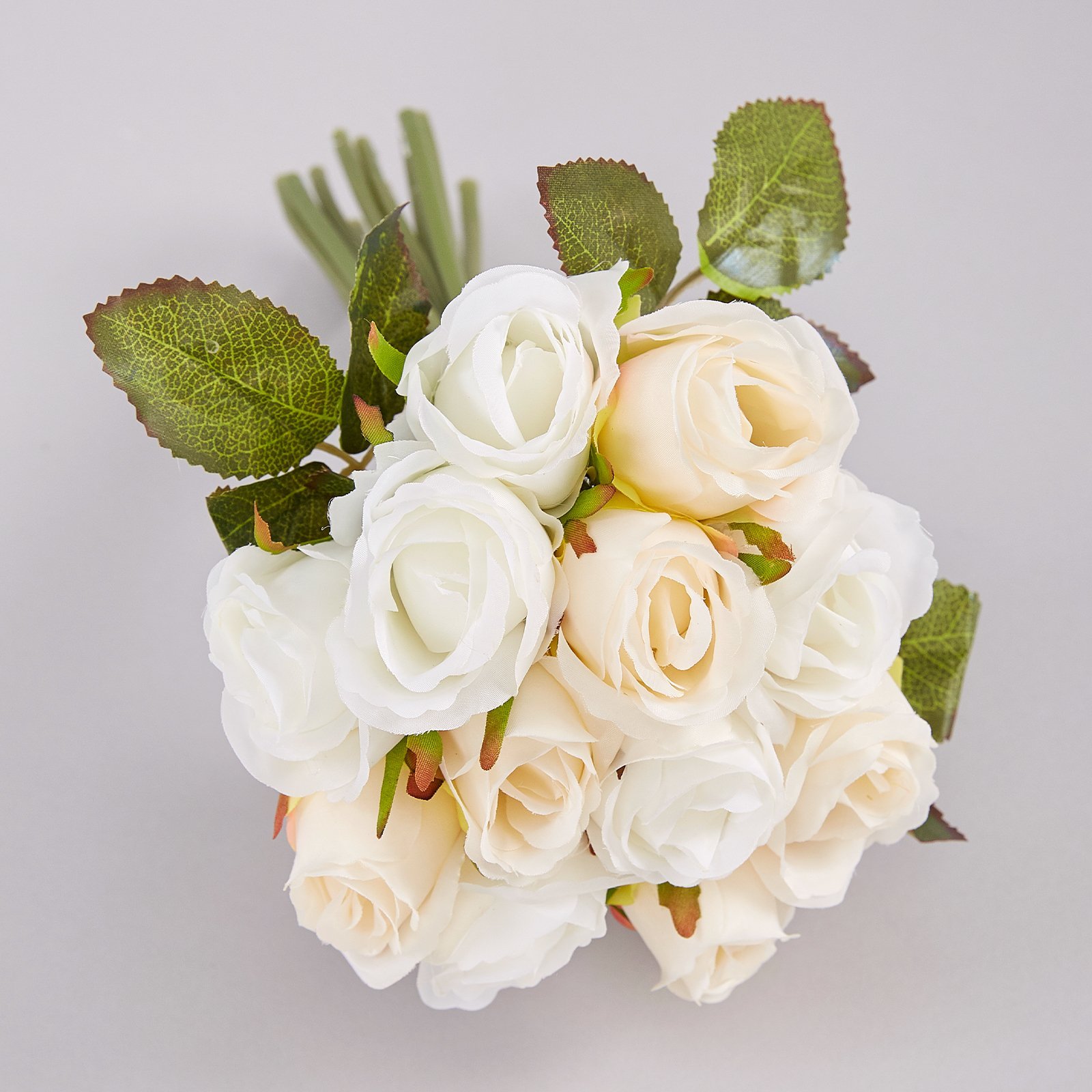 Маленький букет цветов роз. Камелия букет невесты. Букет флердоранжа свадебный. Букет белых камелий.