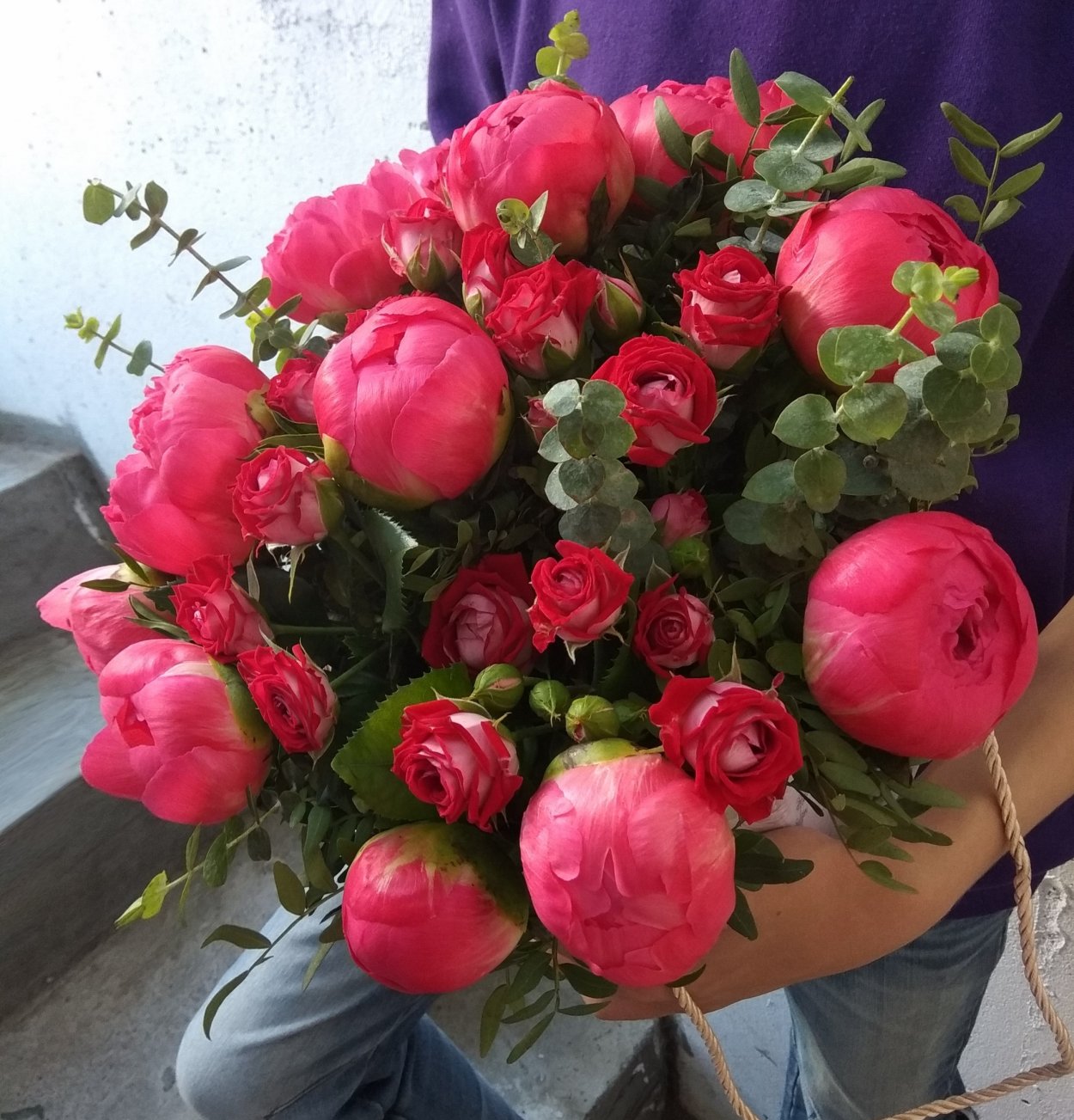 Букет домашних пионов