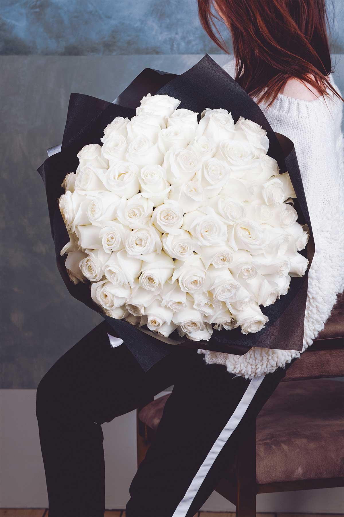 Белые длинные розы