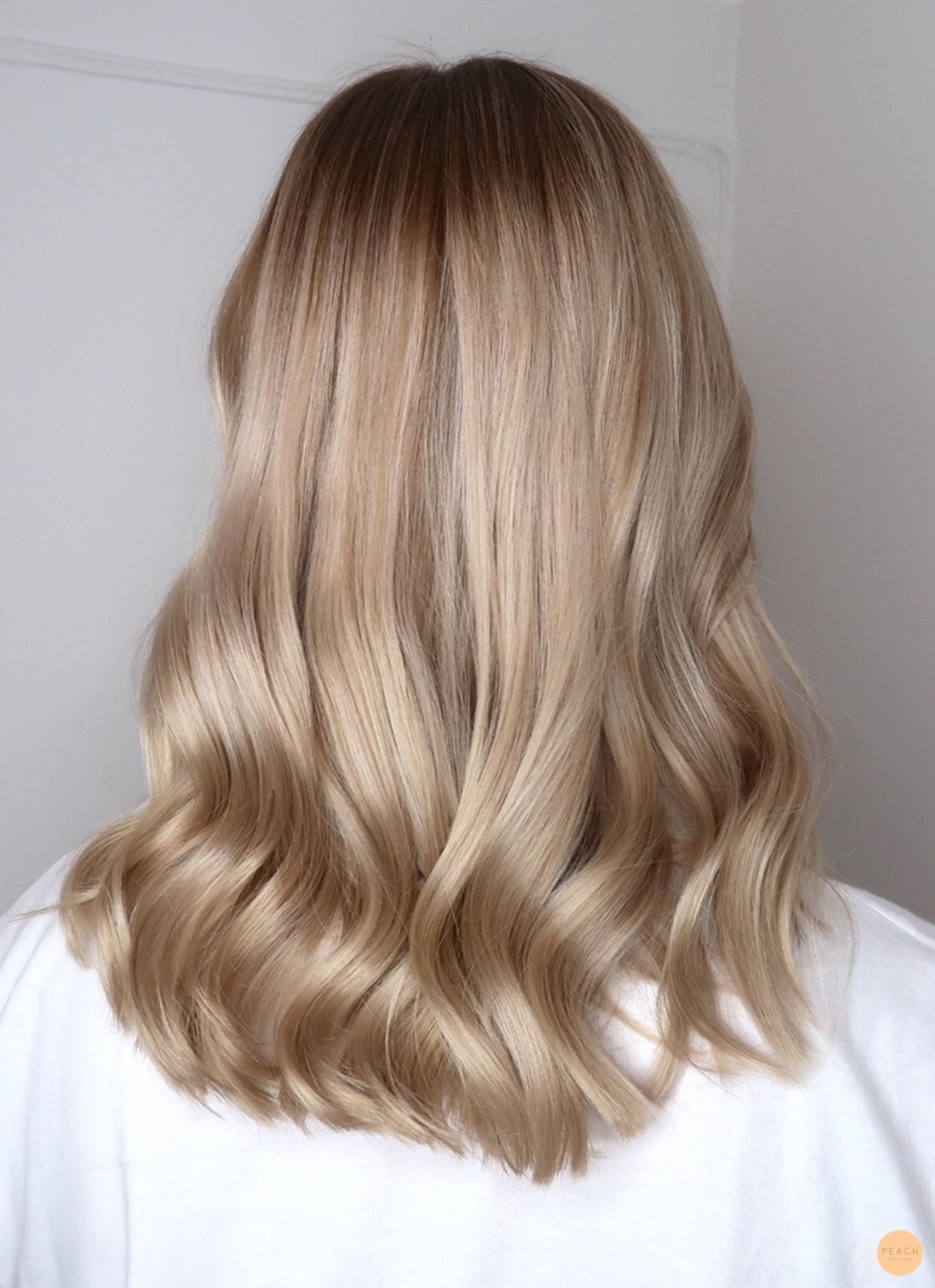 Ombre blond hair Style photo stock Victoria Andreas