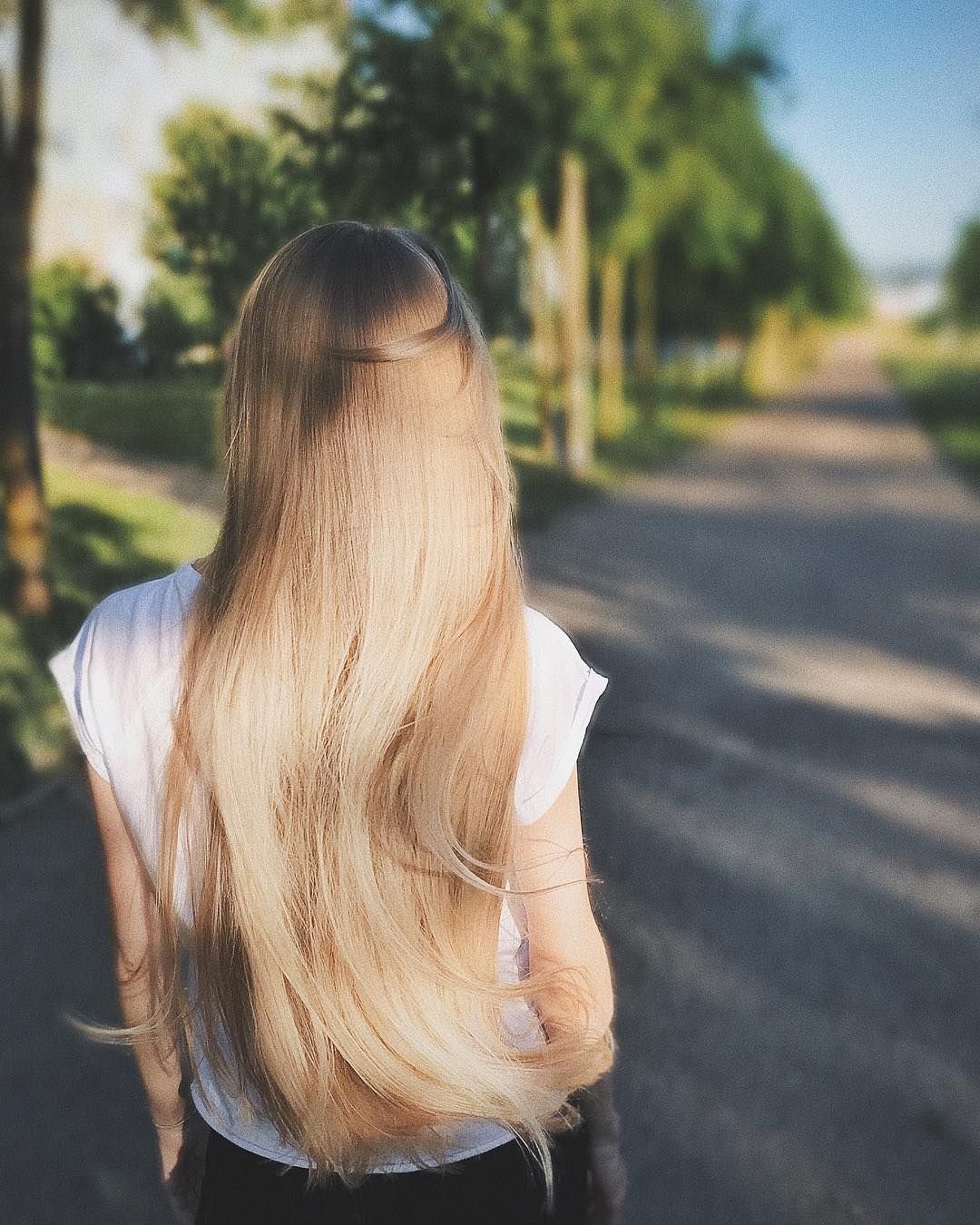 Длинные густые светлые волосы