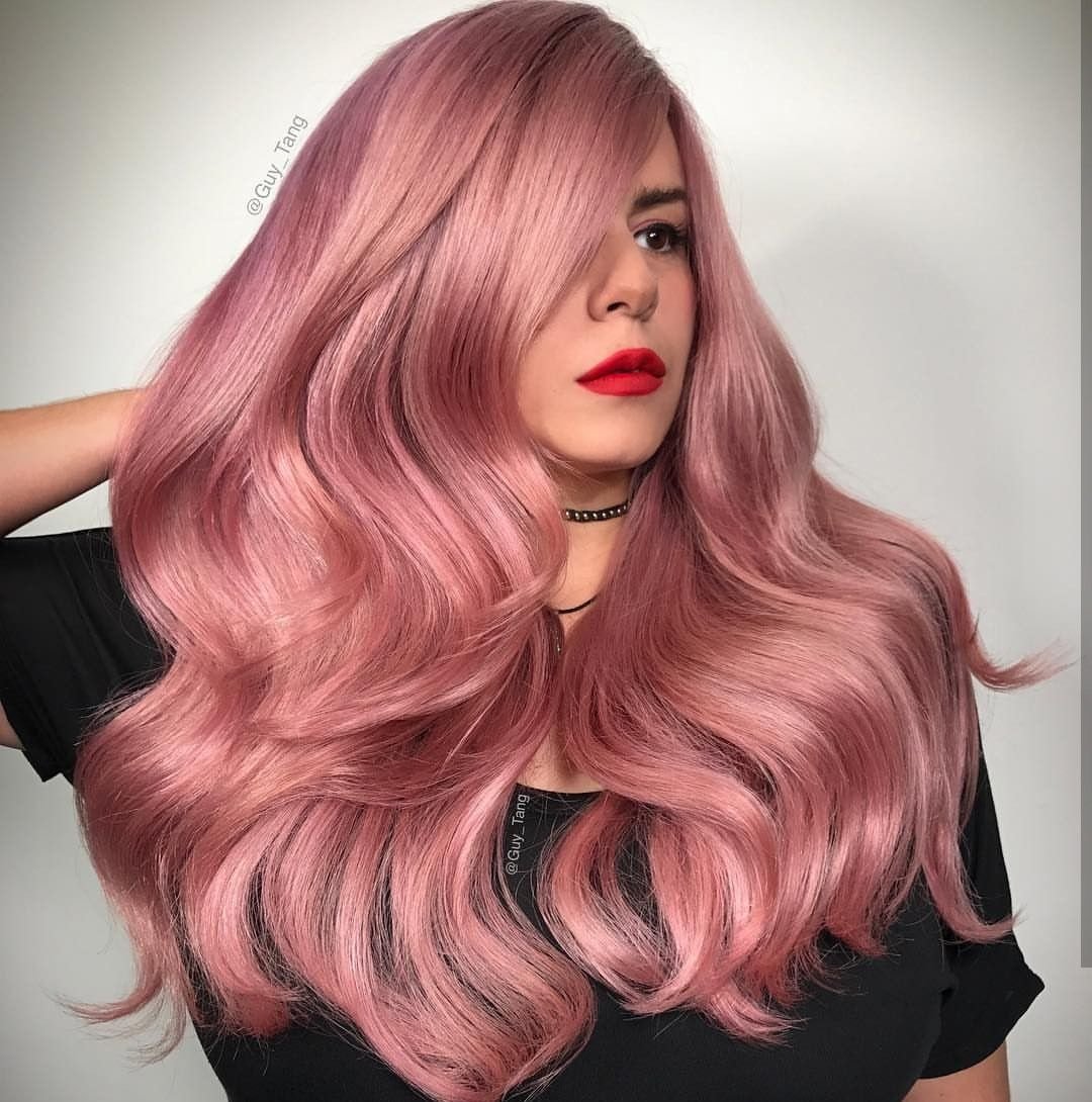 Темно розовая краска. Окрашивание Роуз Голд. Роуз Голд цвет волос краска. Розовый оттенок волос. Розовое золото цвет волос.