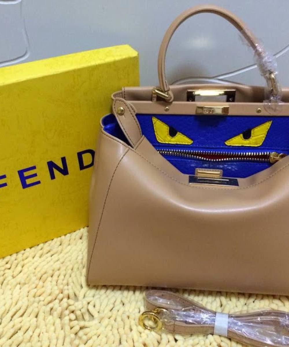 Сумка Fendi ассиметричная скошенная бежевая