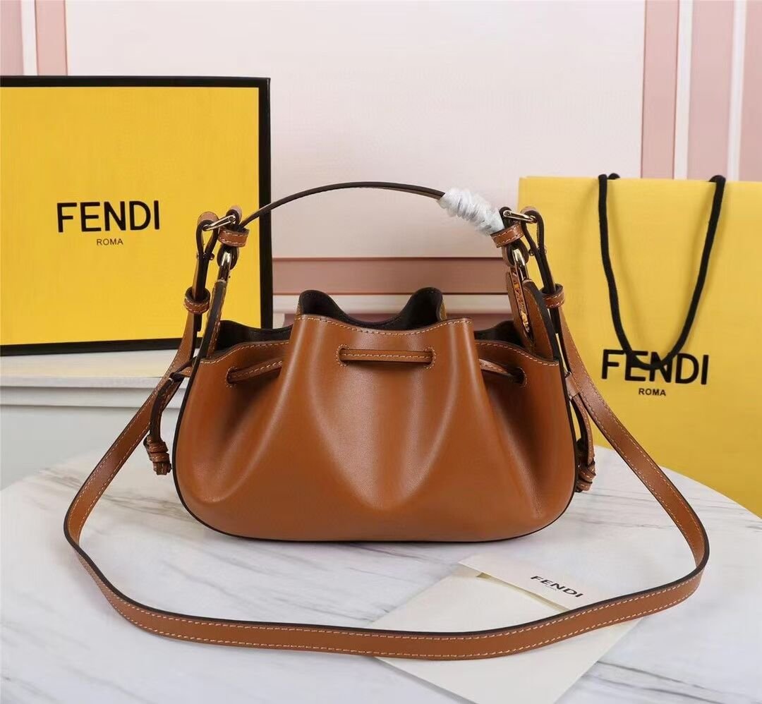 Сумка Fendi бежевая