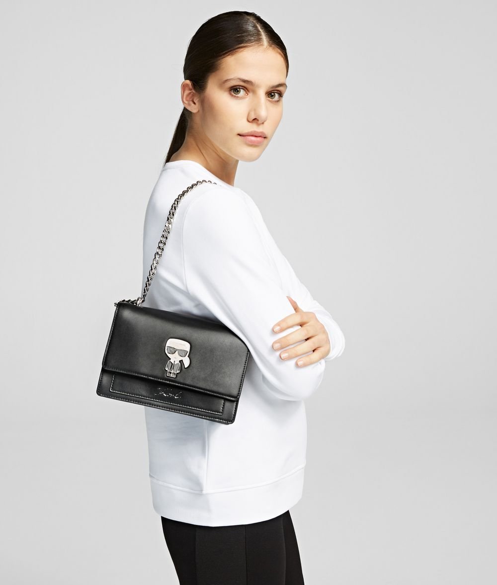 Сумка karl. Karl Lagerfeld k/ikonik сумка. Сумка Карл Лагерфельд Shoulder Bag Karl Lagerfeld. Сумка tout Karl Lagerfeld. Женские белые сумки Karl Lagerfeld.