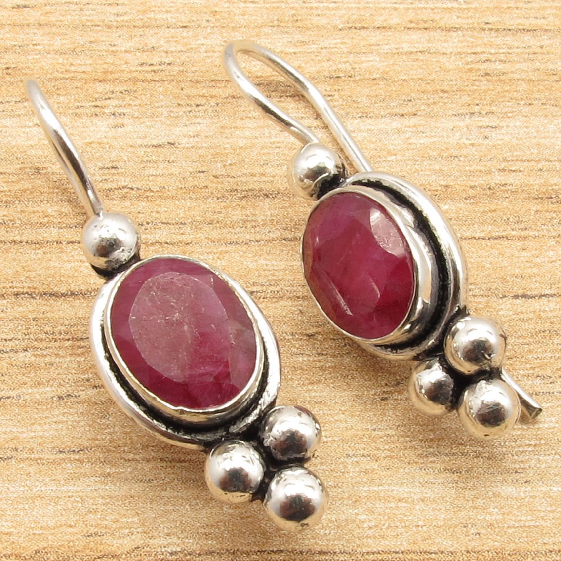 Серьги с рубином из серебра 925