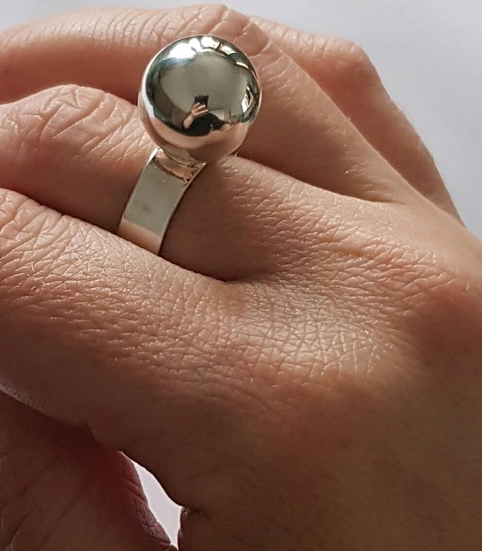 Серебряное кольцо шар