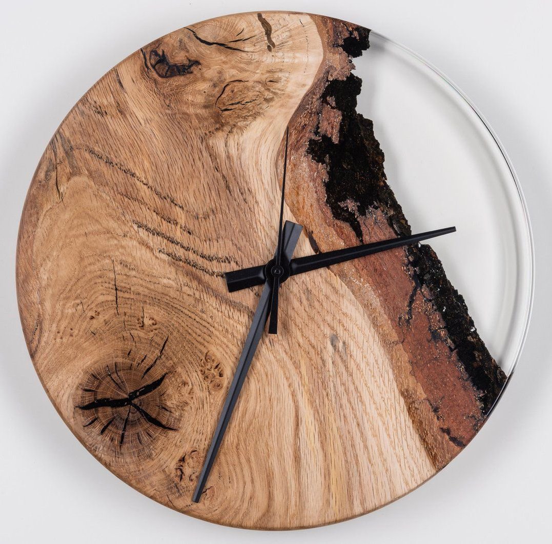 Часы из дерева и эпоксидной смолы настенные