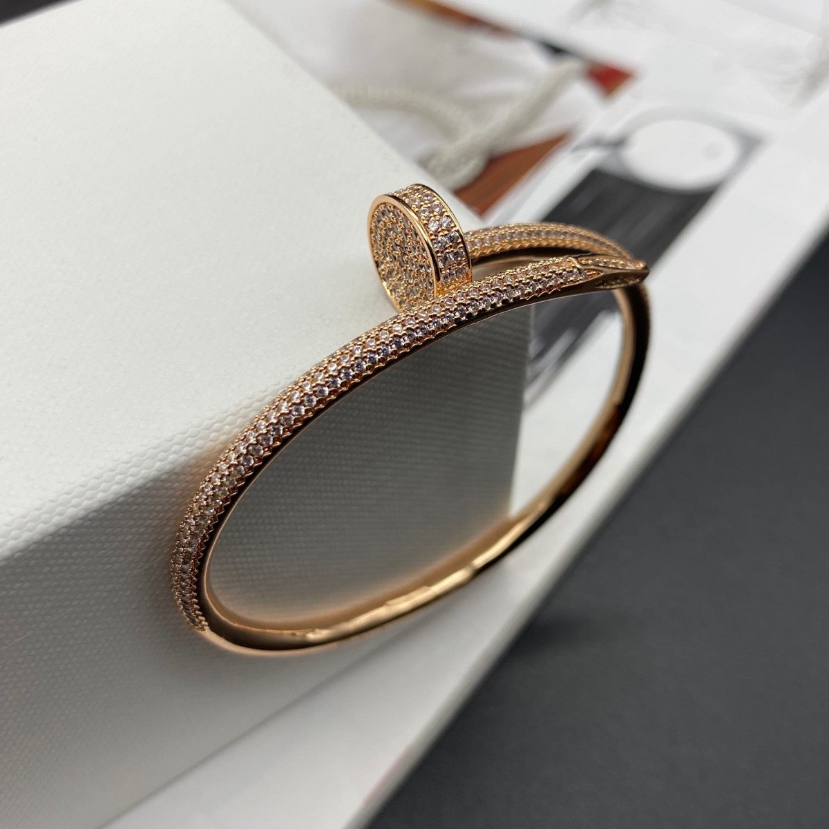 Cartier juste un Clou браслет