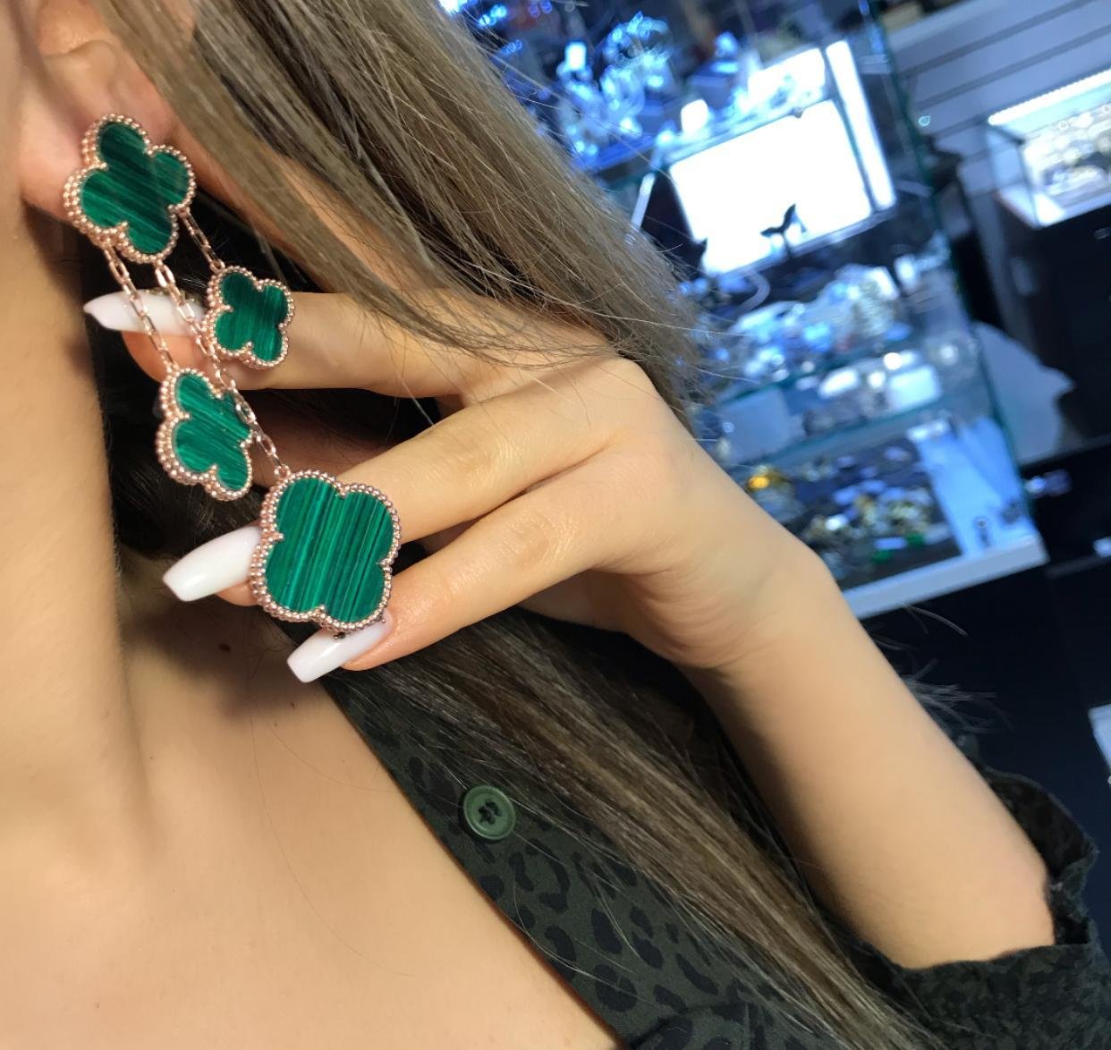 Серьги Анджелины Джоли с изумрудом